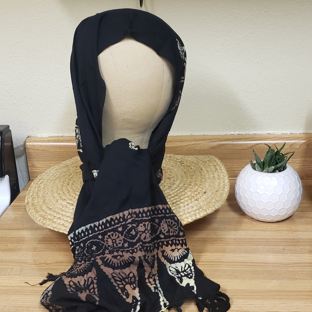 Black turtle scarf